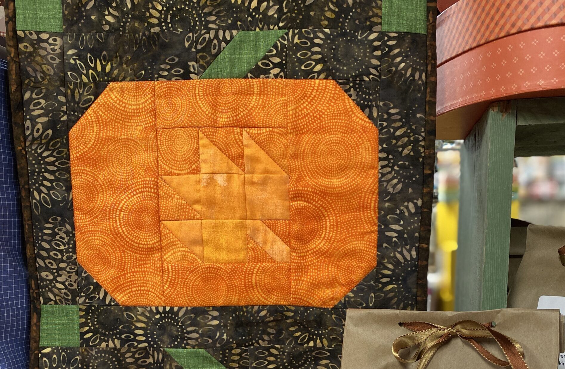 Pumpkin block with maple leaf center